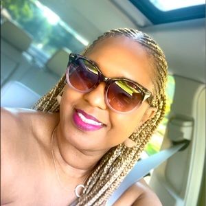 Meet your Posher, Angela